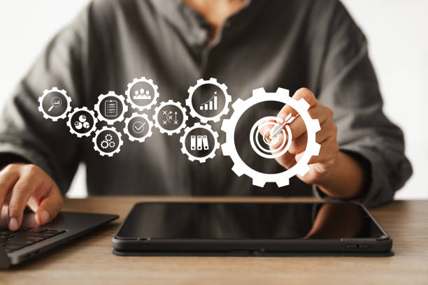 businesswoman touching target icon, achieve excellence in business operations, strategic workflow management our high performance solutions drive success through quality control and problem solving. - 軟件定制開發(fā) 個照片及圖片檔