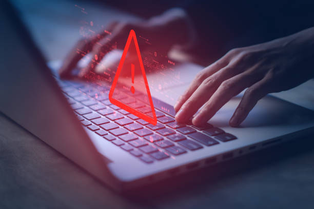 system hacked warning alert on notebook (laptop). cyber attack on computer network, virus, spyware, malware or malicious software. cyber security and cybercrime. compromised information internet. - 互聯(lián)網(wǎng) 個照片及圖片檔